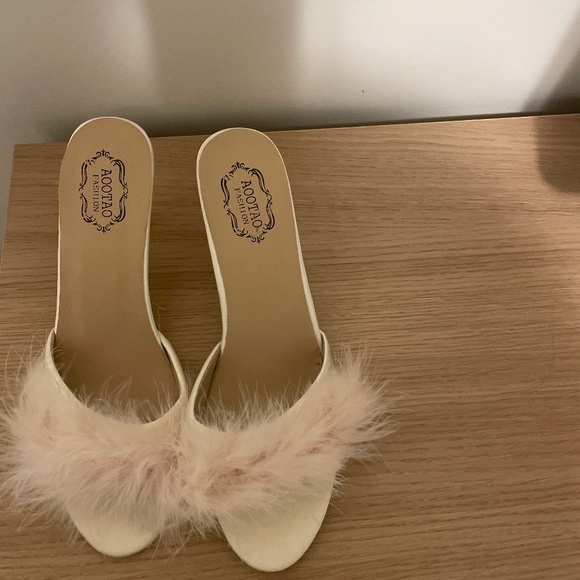 Fluffy kitten heel - Picture 1 of 2